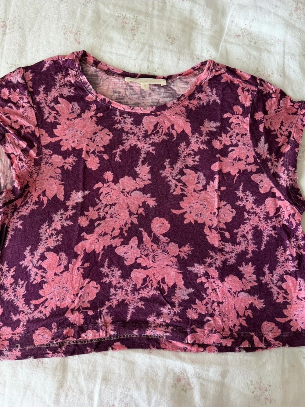 Loveshackfancy Rubin Floral Cropped Tee in Multicolor Pink Burgundy Viscose